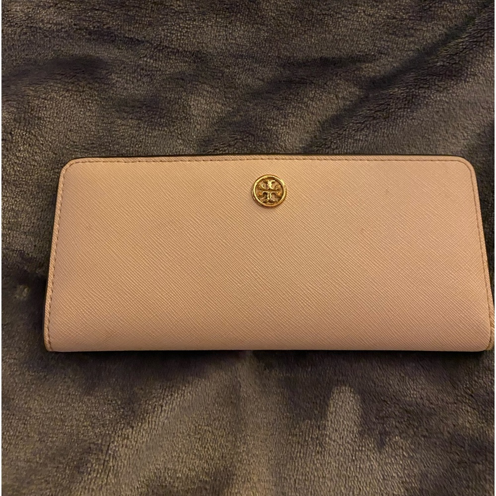Tory Burch authentic pink wallet in near perfect condition.